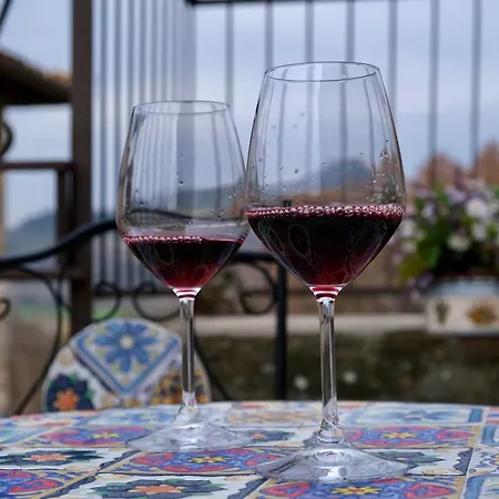 Joy's Nest Apartman Todi